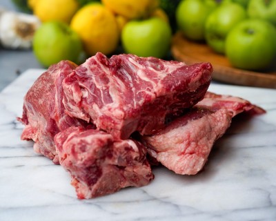 Свинина на кости охлаждённая 1 кг - купить в Заводском